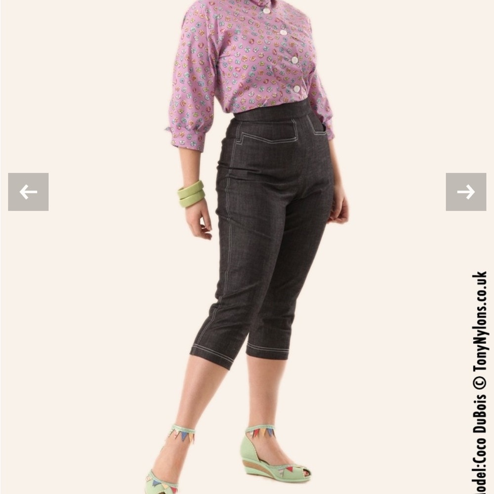 **SOLD** Vivien of Holloway Black Capris